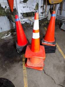 lot 283 image: (20) Large orange traffic cones