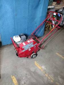 lot 98 image: Classen Aerator. Pulls out a 2 plug. 18 wide path. Self-propelled.  Gas Honda engine GX120