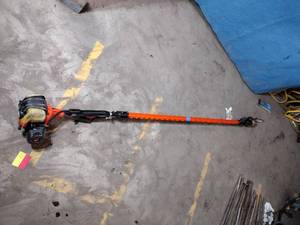 lot 101B image: Echo telescopic power tree pruner. &nbspModel&nbspPPT-280F