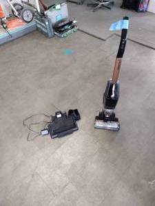 lot 299 image: &nbspBissell Crosswave Pet Pro X7 vacuum with charger model no.3011
