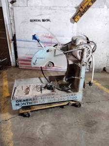 lot 60D image: Trigger block saw, electric. floor dolly included Engine starts up