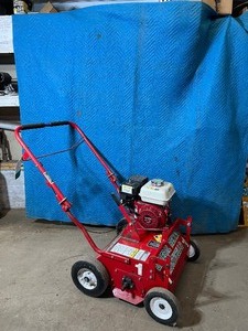 lot 99 image: Classen TR-20 Power Turf Rake. Honda GX160