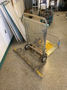 lot 170 image: Powered carpet puller remover