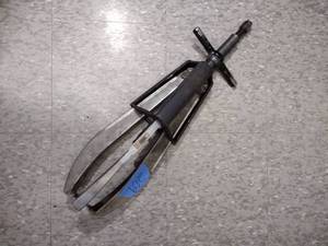 lot 209 image: Posi Lock puller 3-jaw, 7 x 6 reach