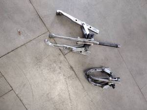 lot 263 image: (2) Gear Pullers