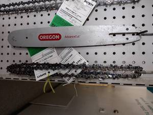 lot 232 image: Chainsaw chains & chainsaw guide bars