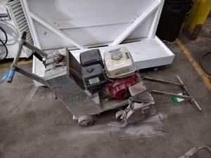 lot 319 image: Walk-behind Concrete saw 14 blade guard. Honda GX390 13 HP