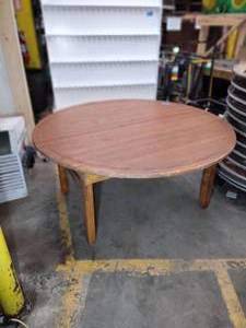 lot 308 image: Sturdy Collapsible round oak table