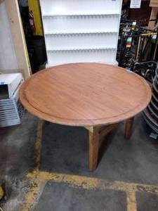 lot 315 image: Sturdy Collapsible round oak table