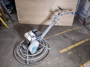 lot 313 image: 36 Power Trowel Concrete Finisher. 5.5hp gas Honda GX160 engine