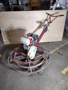 lot 316 image: 46 Power Trowel Concrete Finisher. 242.5 Hours. Honda GX240 engine
