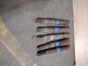 lot 324 image: (5) 2-man auger extensions