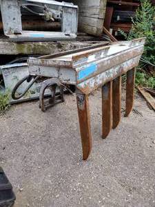 lot 296 image: Bobcat log grapple fork attachment