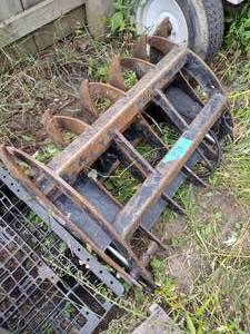 lot 87A image: Bobcat Dingo log grapple (gr3)