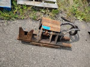 lot 331 image: Toro  Bobcat grapple attachment