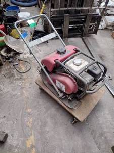 lot 345 image: Toro Plate Compactor, Honda GX160. (gr11) Floor dolly included.