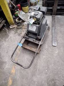 lot 355 image: Plate Compactor, Honda Engine. (gr7) Floor dolly included