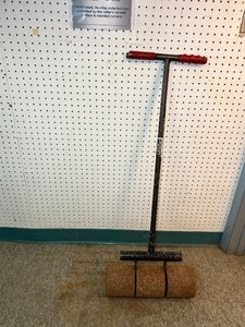 lot 367 image: Linoleum Roller 15 wide, 100 LB