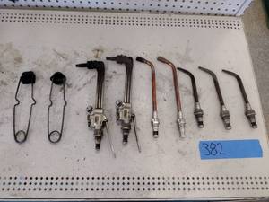 lot 382 image: (2) Smith MC509 FZ medium duty cutting attachment (3) Welding tips (2) Acetylene Heating tips (2) Welding strikers