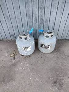 lot 386 image: 2 Propane tanks