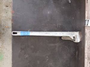 lot 391 image: Al Alloy heavy duty 36 pipe wrench