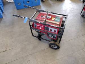 lot 121 image: Honda EW171 Welder Generator