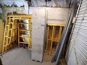 lot 133A image: Scaffolding 11 sets 11 poles