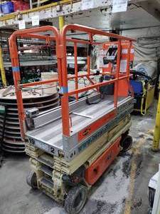 lot 8 image: 2005 19 JLG Scissors Lift model 1930ES. Powered up, drove and went up. See Video  (GR2)