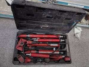 lot 105 image: 20 Ton Porta Power Kit, Portable Hydraulic Jack with 1.43 m Oil Hose, Car Frame Repair Tool with Storage Case