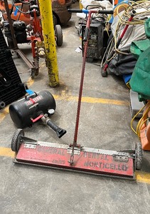 lot 447 image: Magnetic rolling sweep  Ironton 5-gallon tire bead seater, 85 to 120PSI, Item 54411