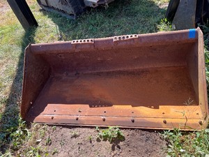 lot 26A image: Bobcat Skid Steer Heavy-Duty Bucket 68 w x 33 12d x 21 t. Part# 7101277