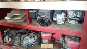 lot 550 image: Briggs Station Small Engines (4) and More.