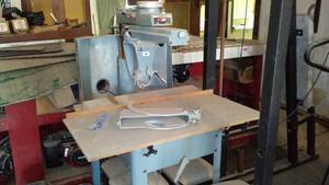 lot 559 image: Delta Radial Arm Saw Bench.