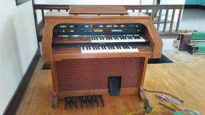 lot 588 image: Lowrey Organ.
