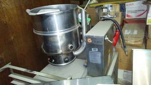 lot 594 image: Groen Tilt Kettle TDH40