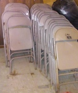 lot 609 image: Metal Folding Chairs.