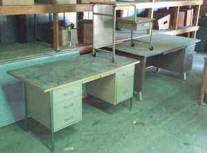 lot 509 image: Desks (2) and Media Cart.