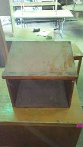 lot 531 image: Wood Tabletop Podium.