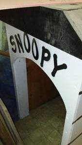 lot 648 image: Snoopys Doghouse.