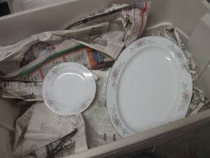 lot 16 image: (A-3) Florenteen Fine China Set Made In Japan - In Large Tote with Lid