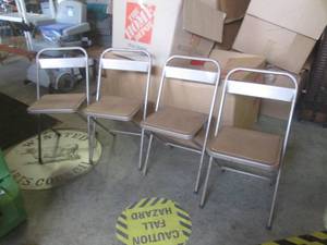 lot 35 image: (BR2) Set of 4 Vintage Samsonite Folding Chairs