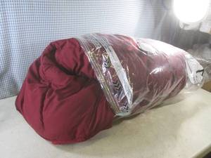 lot 57 image: (G-1) Comforter...