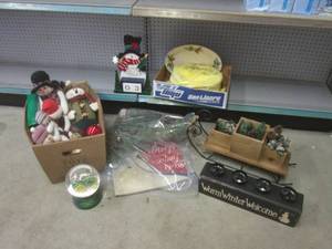 lot 67 image: (BR1) Assorted Christmas Decor...