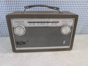 lot 102 image: (EC1) Vintage Zenith All Transistor Royal 710 Standard Broadcast Radio