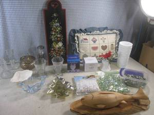 lot 113 image: (F-1) Assorted Decor...