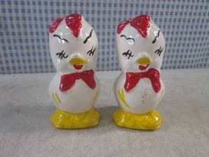 lot 114 image: (EC1) Vintage Salt & Pepper Shakers...
