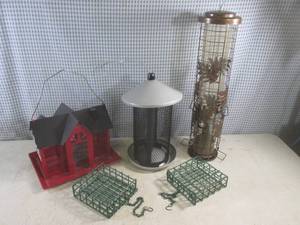 lot 130 image: (CSB) Lot of 5 Bird Feeders...