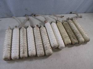 lot 153 image: (CS) 12 White Plastic Dog Training Bumpers - 11 12 Long