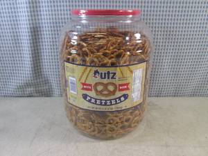 lot 165 image: (B-3) Large Container of Bite Size Pretzels 60oz (3 lb 12 oz) Best By 05272024