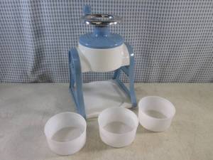 lot 197 image: (CS) The Pampered Chef Ice Shaver ...